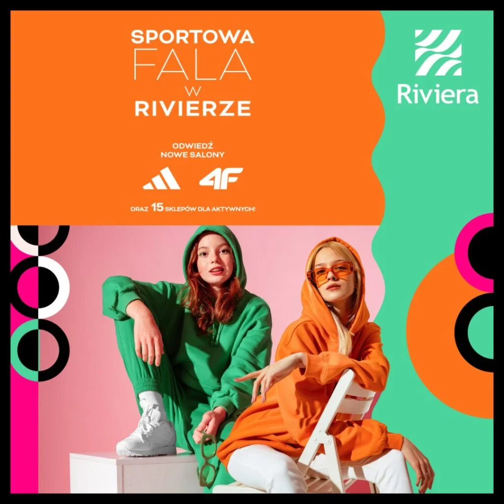 Dwie kobiety w kolorowych strojach sportowych na tle pomarańczowego napisu.