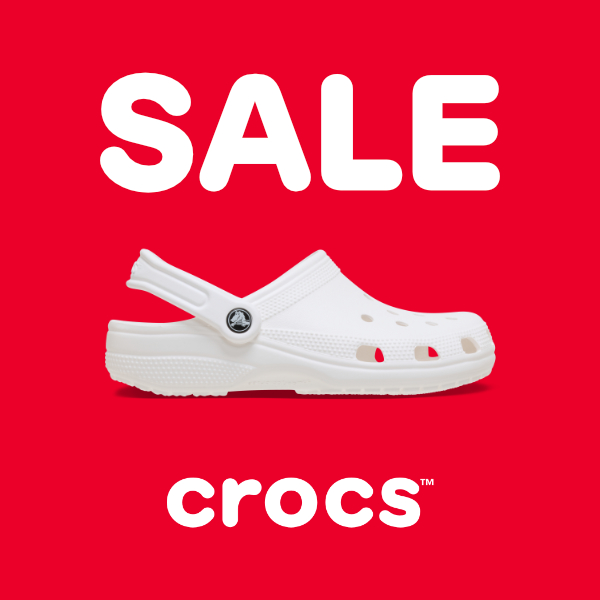 Białe Crocs na czerwonym tle z napisem SALE