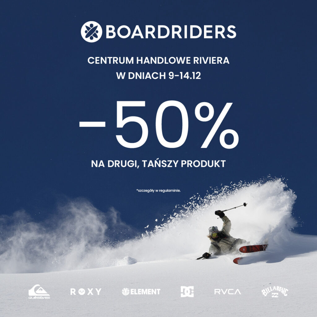 Narciarz zjeżdżający z góry w śniegu, promocja -50% w Centrum Riviera.