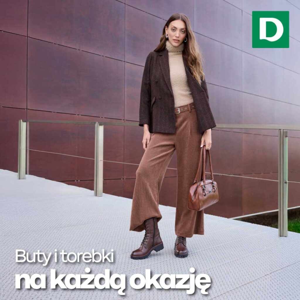 Kobieta w eleganckiej stylizacji z brązową torebką.