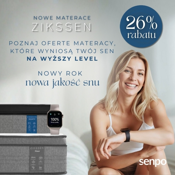 Kobieta siedząca obok materaca Zikssen z zegarkiem na ręku.