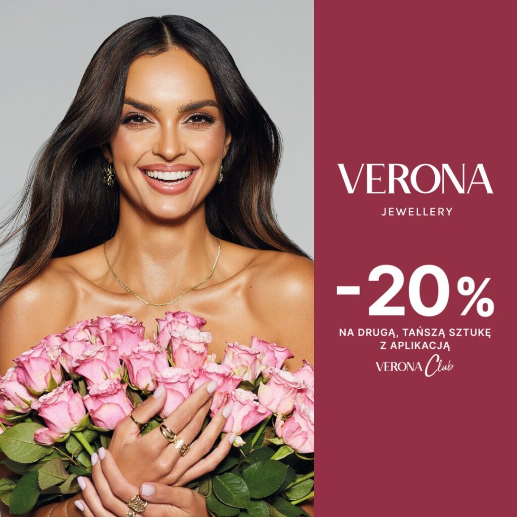 Uśmiechnięta kobieta trzymająca bukiet różowych róż, promocja biżuterii Verona.