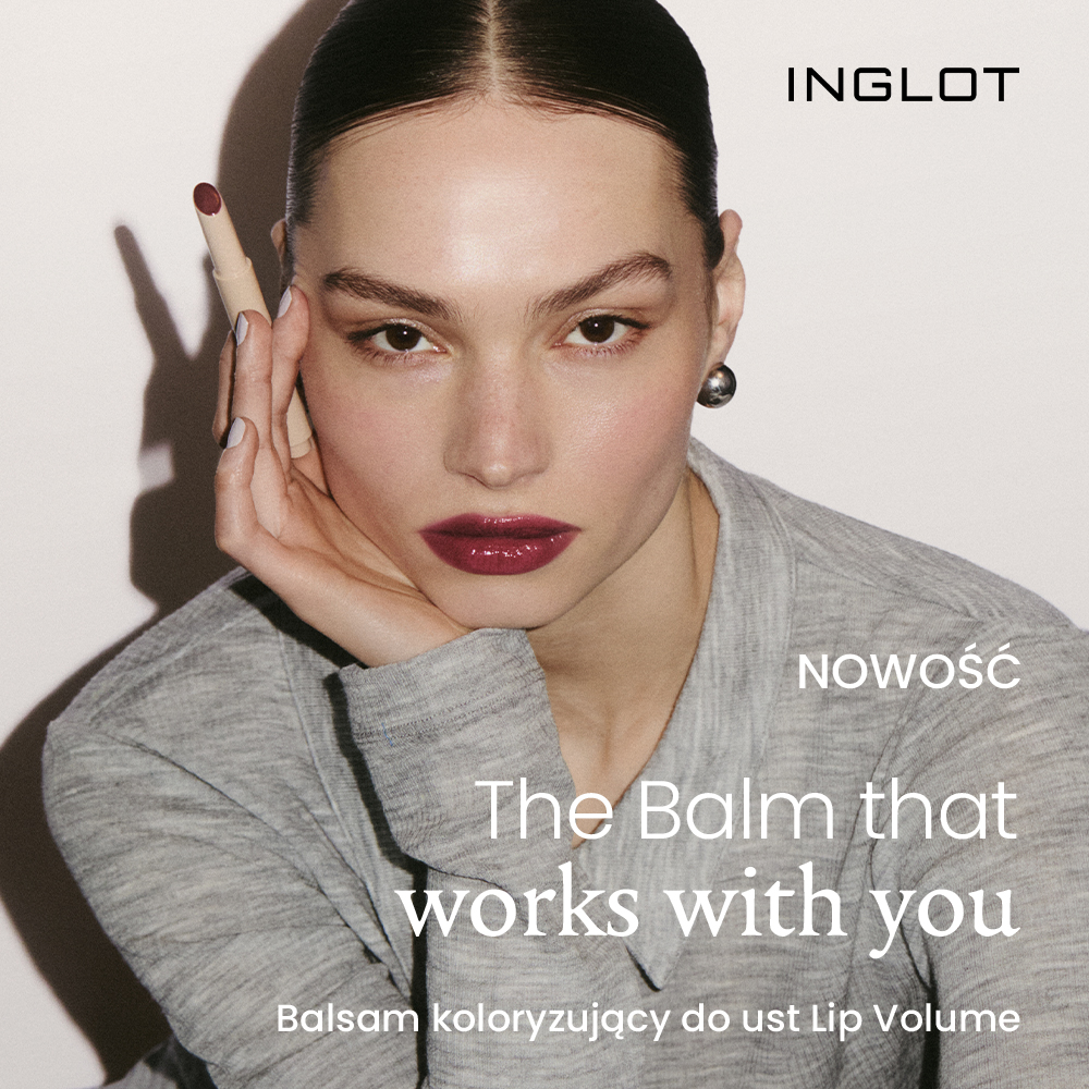 Kobieta z balsamem do ust Inglot, nowość w ofercie.