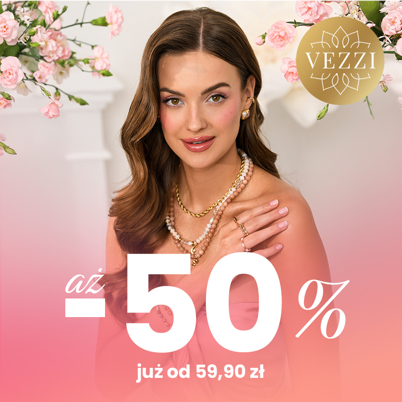 Kobieta w biżuterii z promocją do 50% w Centrum Riviera.