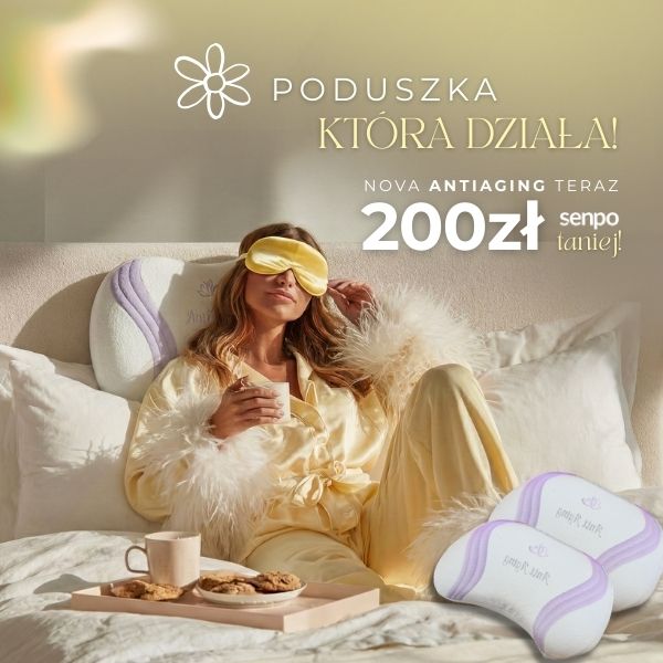 Kobieta w jedwabnej piżamie z poduszką antyaging Senpo.