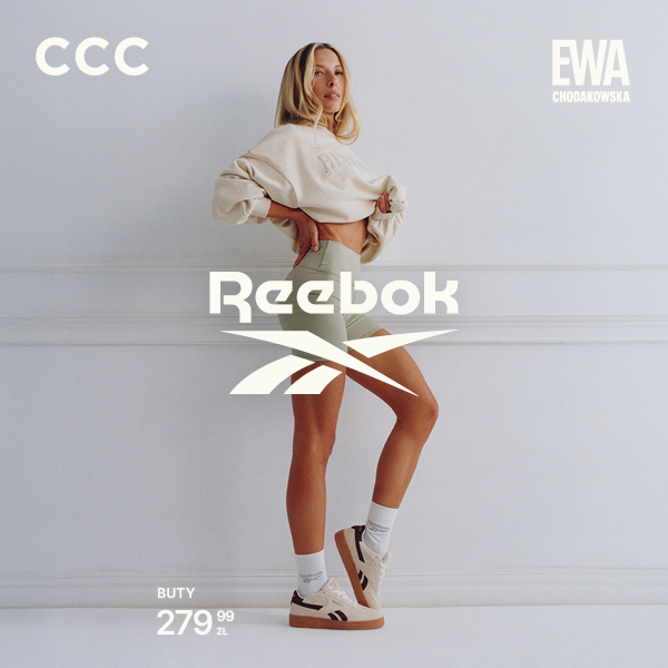 Kobieta w beżowych butach Reebok pozuje w sportowym stroju.